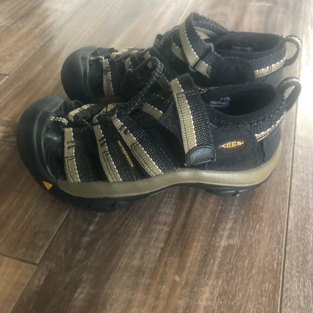 Keen sandals toddler size 11